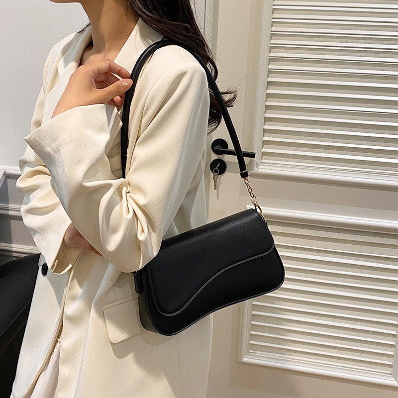 Fashionable retro women's shoulder bag